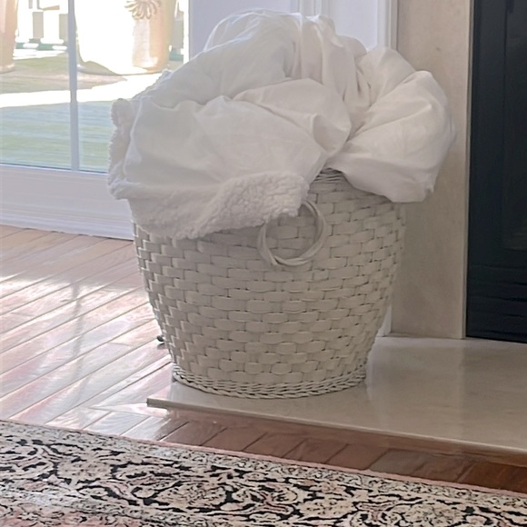 Wicker basket - Picture 1 of 2